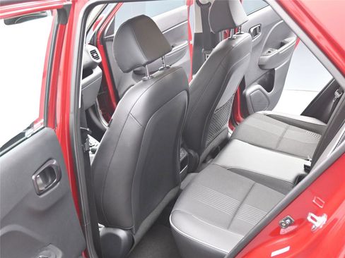 Used 2024 Hyundai Venue Limited image 6