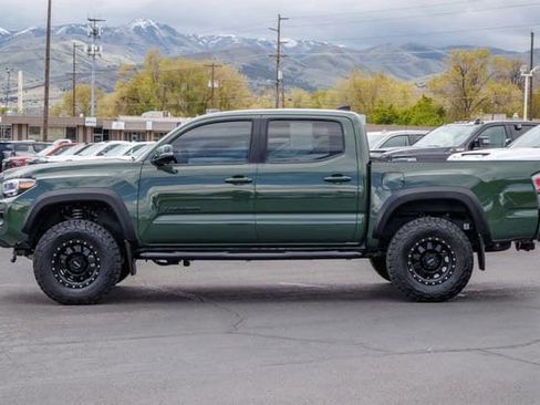 Used 2021 Toyota Tacoma TRD Off-Road w/ Technology Package AWD/4WD image 3