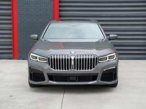 Used 2022 BMW 740i w/ M Sport Package RWD image 6