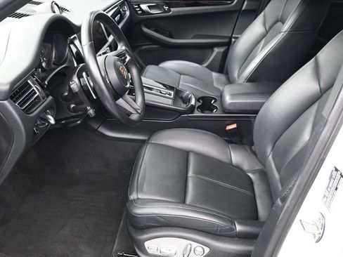 Certified 2023 Porsche Macan AWD/4WD image 6