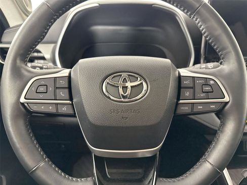Used 2023 Toyota Highlander Platinum image 17