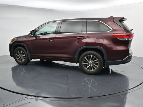 Used 2018 Toyota Highlander XLE AWD/4WD image 5