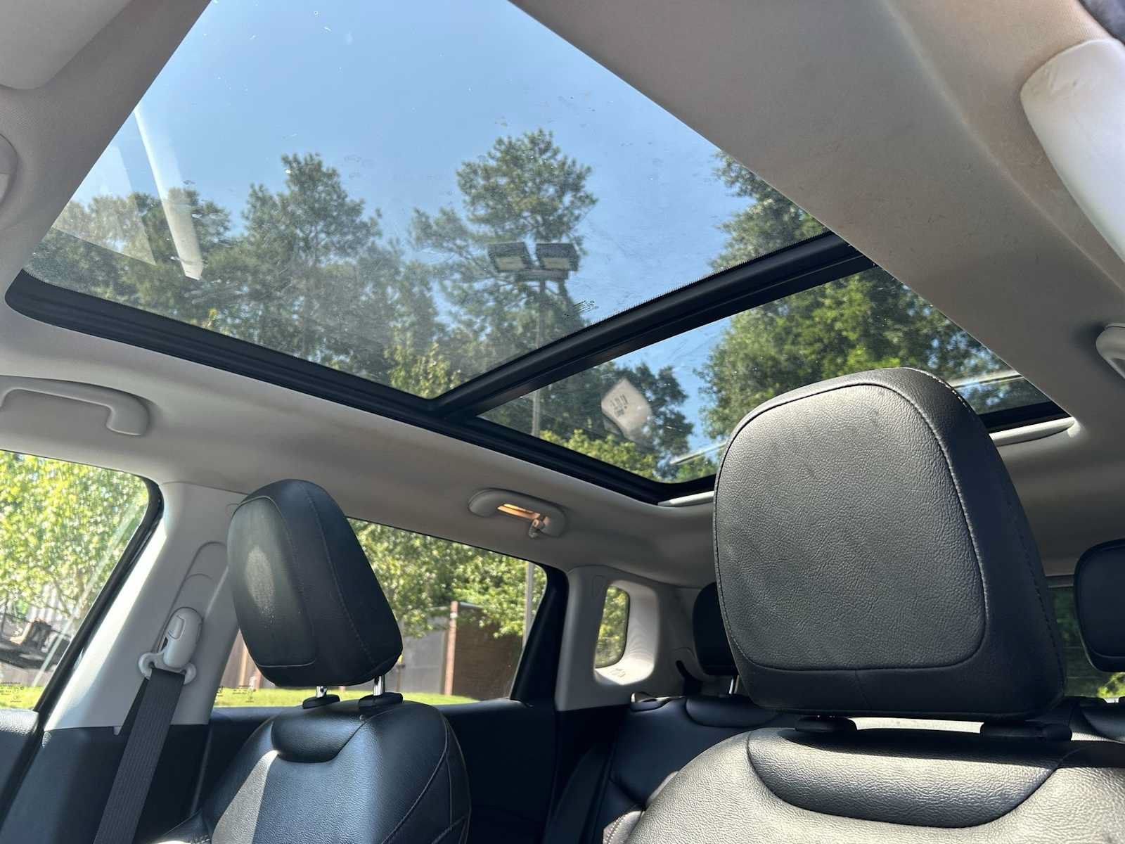 Used 2019 Jeep Compass Latitude w/ Popular Equipment Group AWD/4WD image 11
