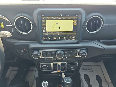 Used 2022 Jeep Wrangler Unlimited Sahara w/ Cold Weather Group AWD/4WD image 20