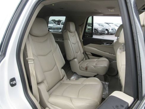Used 2018 Cadillac Escalade Luxury w/ LPO, Radiant Package AWD/4WD image 26