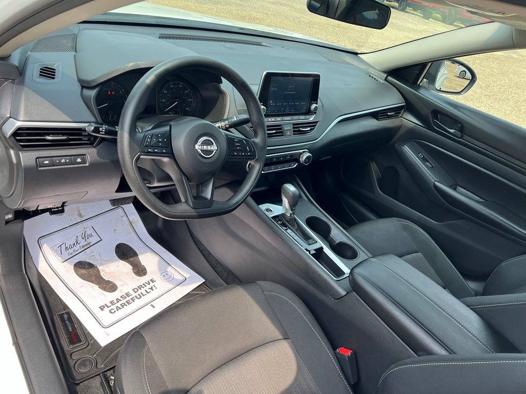 Used 2025 Nissan Altima 2.5 S FWD image 21