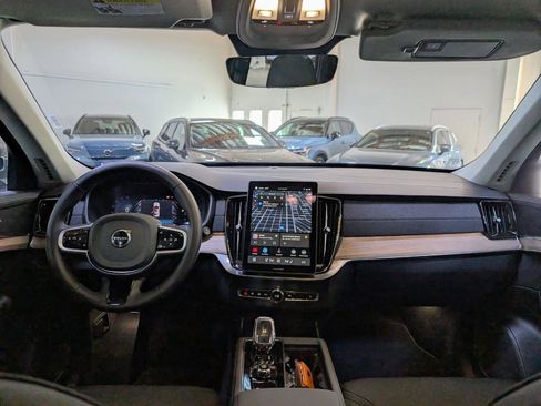 Used 2025 Volvo XC90 B6 Plus AWD/4WD image 4
