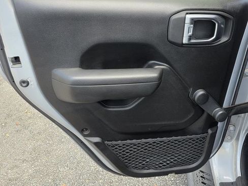 Used 2023 Jeep Wrangler Willys image 32