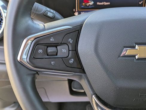 Used 2025 Chevrolet Trax LT w/ LT Convenience Package image 13