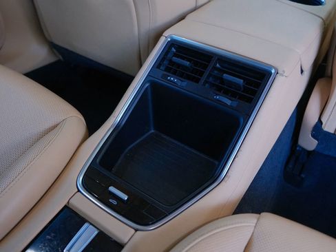 Used 2017 Porsche Panamera image 33