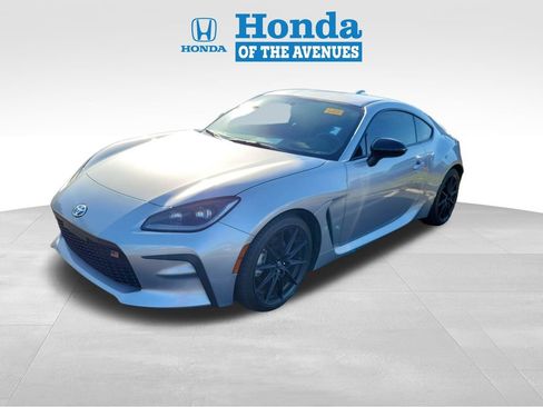Used 2025 Toyota GR86 Premium RWD image 3