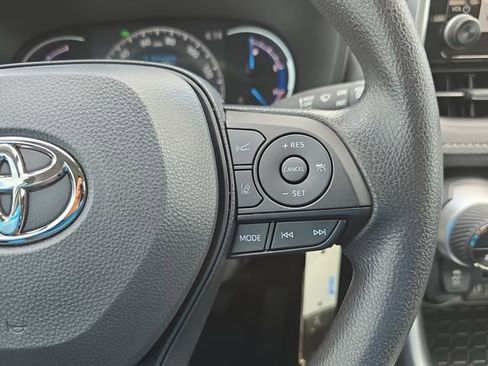 Used 2025 Toyota RAV4 LE image 17