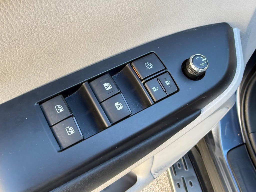 Used 2015 Toyota Highlander Plus AWD/4WD image 16