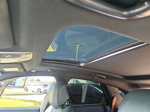 Used 2022 Genesis GV70 2.5T w/ Advanced Package image 18