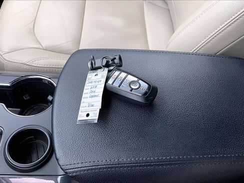Used 2018 Ford Explorer XLT w/ Equipment Group 202A FWD image 14