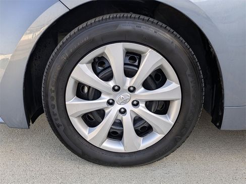 Used 2025 Toyota Corolla LE image 31