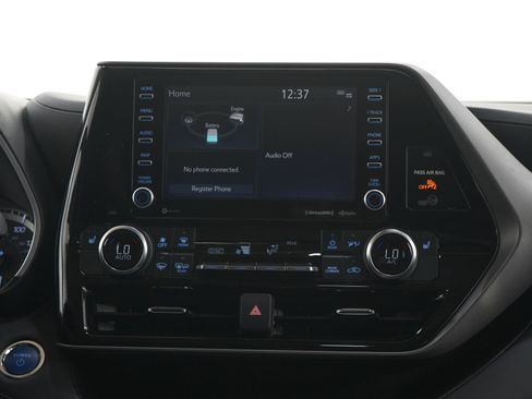 Used 2022 Toyota Highlander XLE AWD/4WD image 16