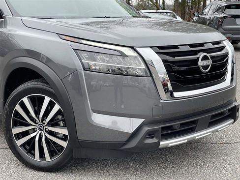 Used 2024 Nissan Pathfinder Platinum w/ Cargo Package image 9