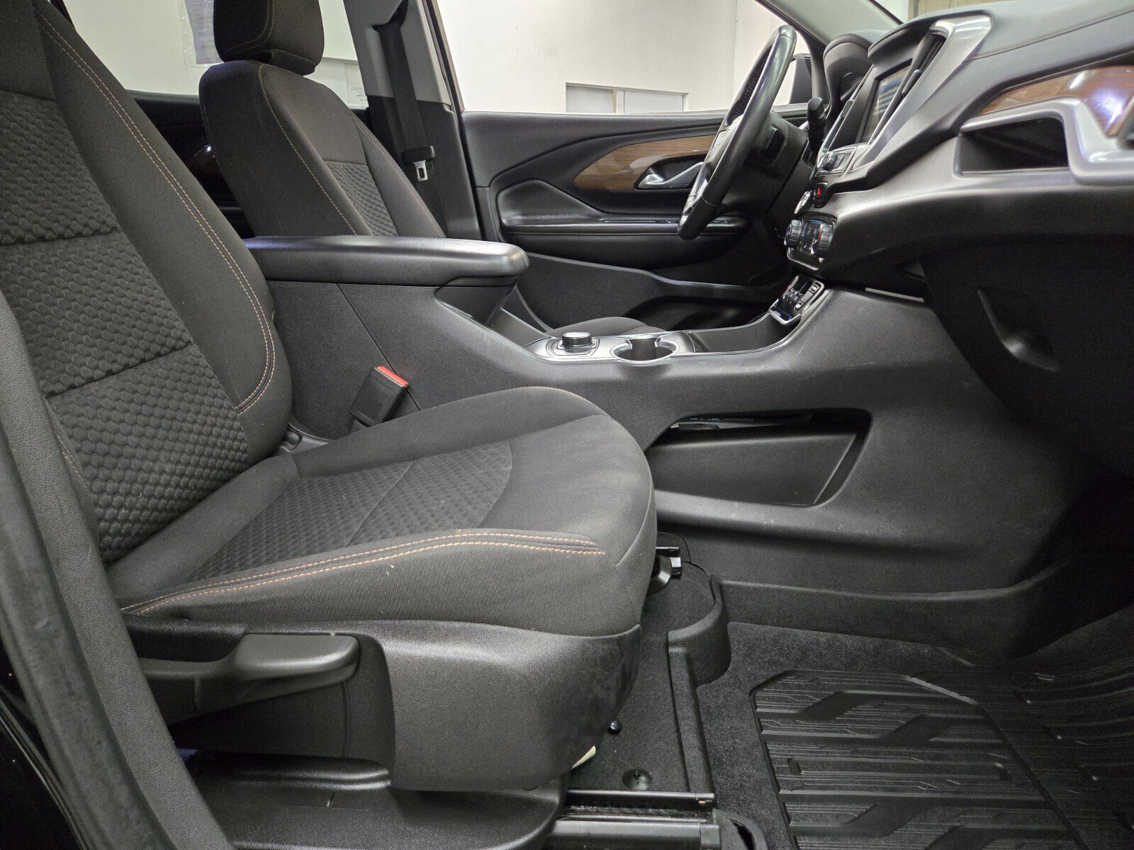 Used 2019 GMC Terrain SLE w/ LPO, Floor Liner Package FWD image 12
