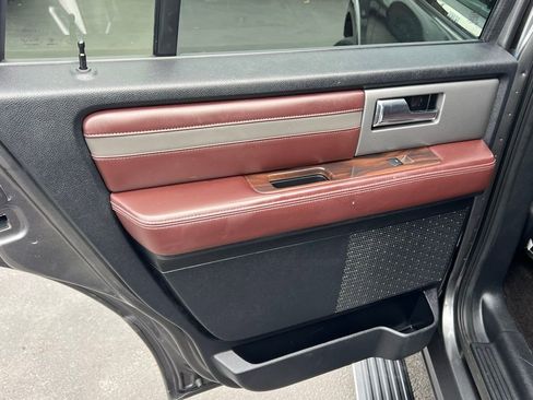 Used 2015 Ford Expedition Platinum image 16