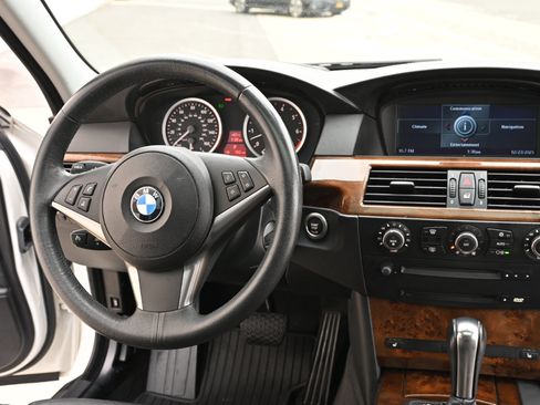 Used 2007 BMW 550i Sedan image 18