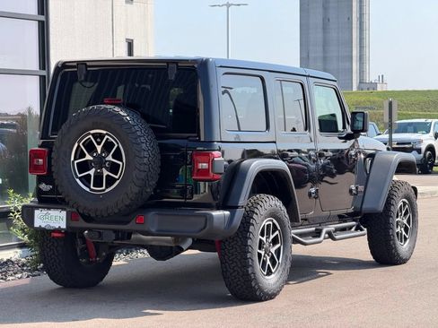 Used 2025 Jeep Wrangler Unlimited Rubicon w/ Convenience Group AWD/4WD image 5