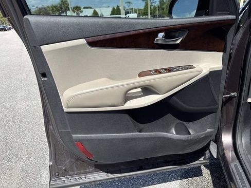 Used 2017 Kia Sorento EX w/ EX Premium Package FWD image 18