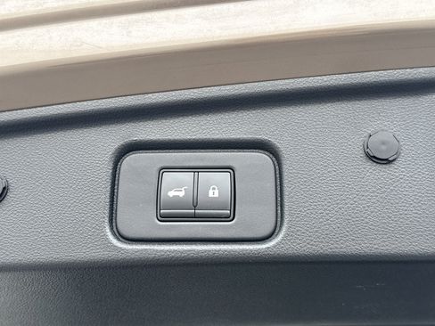 Used 2023 Nissan Pathfinder Platinum image 26