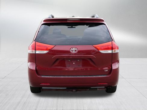 Used 2011 Toyota Sienna LE w/ Towing Pkg FWD image 6