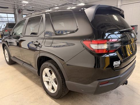 Used 2024 Honda Pilot LX image 5