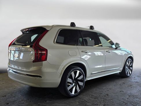 Used 2023 Volvo XC90 T8 Ultimate w/ Lounge Package image 6