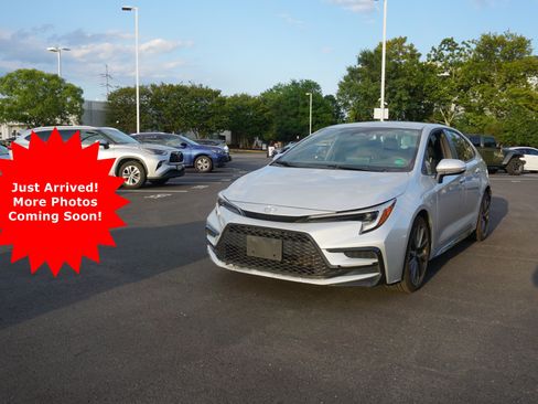 Used 2025 Toyota Corolla SE FWD image 1
