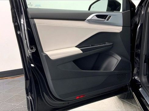 Used 2025 Volkswagen Taos SE image 23