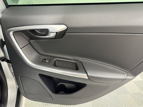 Used 2016 Volvo XC60 T5 Platinum w/ Protection Package image 27