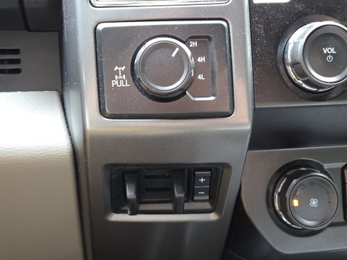 Used 2019 Ford F250 XLT w/ XLT Premium Package image 28