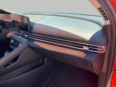 Used 2021 Hyundai Elantra Limited FWD image 19