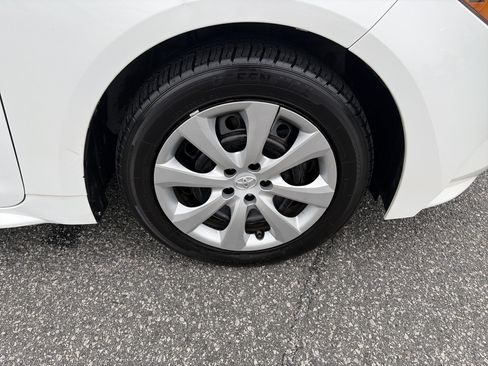 Used 2020 Toyota Corolla LE FWD image 18