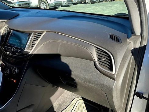 Used 2017 Chevrolet Trax LT image 23