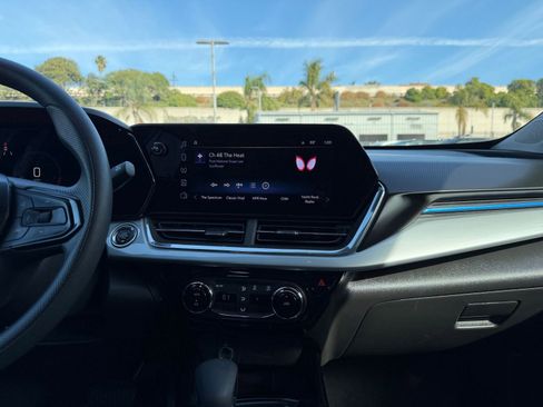 Used 2025 Chevrolet Trax LT image 18