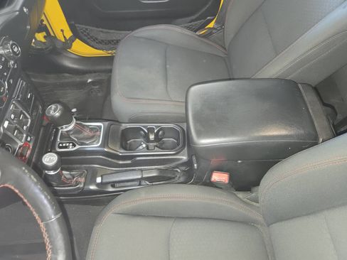 Used 2019 Jeep Wrangler Unlimited Rubicon w/ Cold Weather Group AWD/4WD image 20