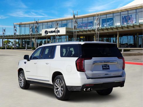 Used 2021 GMC Yukon XL Denali w/ Denali Premium Package image 4