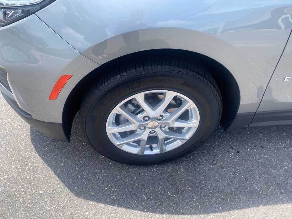 Used 2024 Chevrolet Equinox LT FWD image 12
