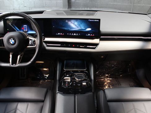 Used 2024 BMW 530i xDrive AWD/4WD image 33