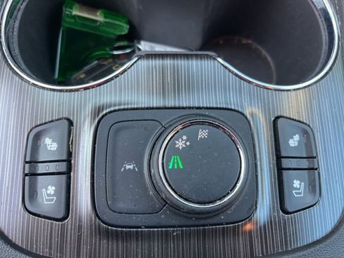 Used 2023 GMC Acadia SLT w/ Preferred Package image 29