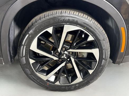 Used 2022 Mitsubishi Outlander SE image 32