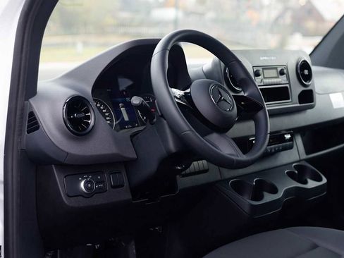 New 2025 Mercedes-Benz Sprinter 2500 image 28