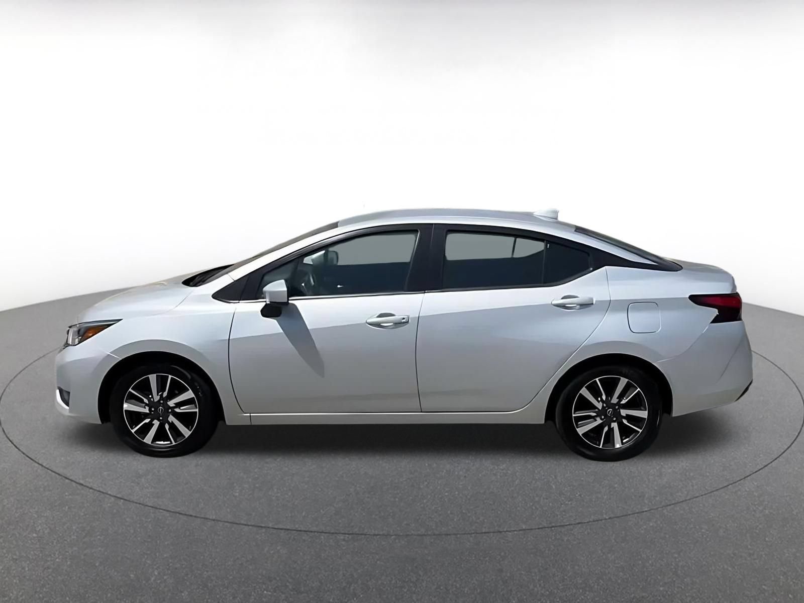 Used 2025 Nissan Versa SV FWD image 8