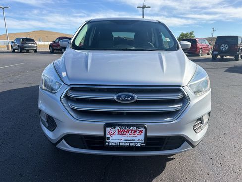 Used 2017 Ford Escape SE w/ SE Cold Weather Package AWD/4WD image 2