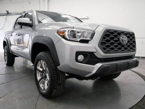 Used 2022 Toyota Tacoma TRD Off-Road w/ Technology Package AWD/4WD image 35