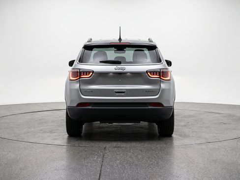 Used 2025 Jeep Compass Limited AWD/4WD image 9
